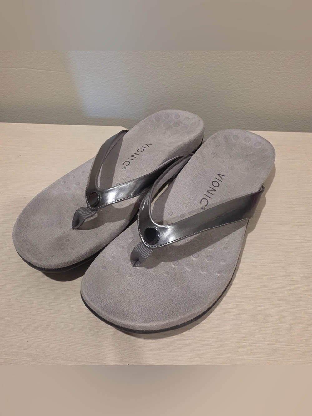 Vionic Davina Metallic Pewter
Orthotic Thong Sandals Flip Flops Size 9